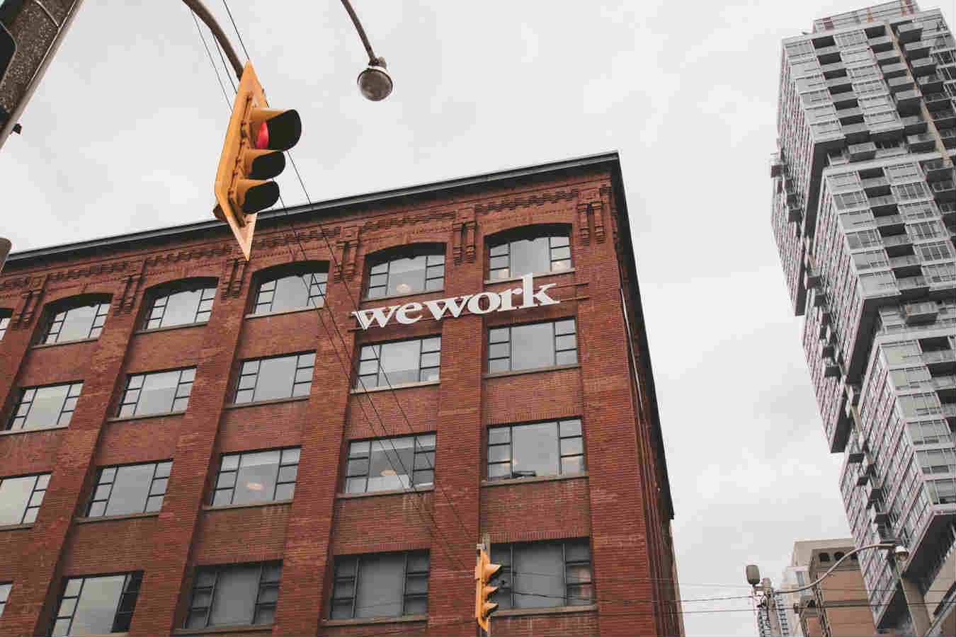 WeWork امروزه یکی از پیشروترین ارائه دهندگان فضای کار مشترک در جهان است.
