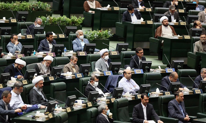 بانک ها مجاز به سرمایه گذاری در طرح‌های شورای راهبری تولیدات دانش بنیان می شوند