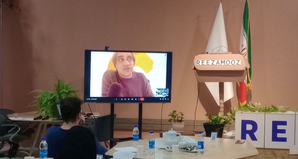 آموزش